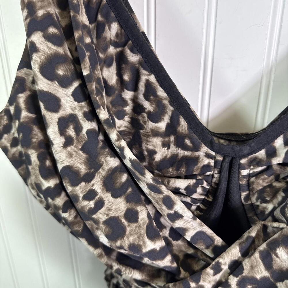 MIRACLESUIT Esmerelda Wrap Front One-Piece Swimsuit Sz 16 Underwire Leopard - Picture 4 of 5